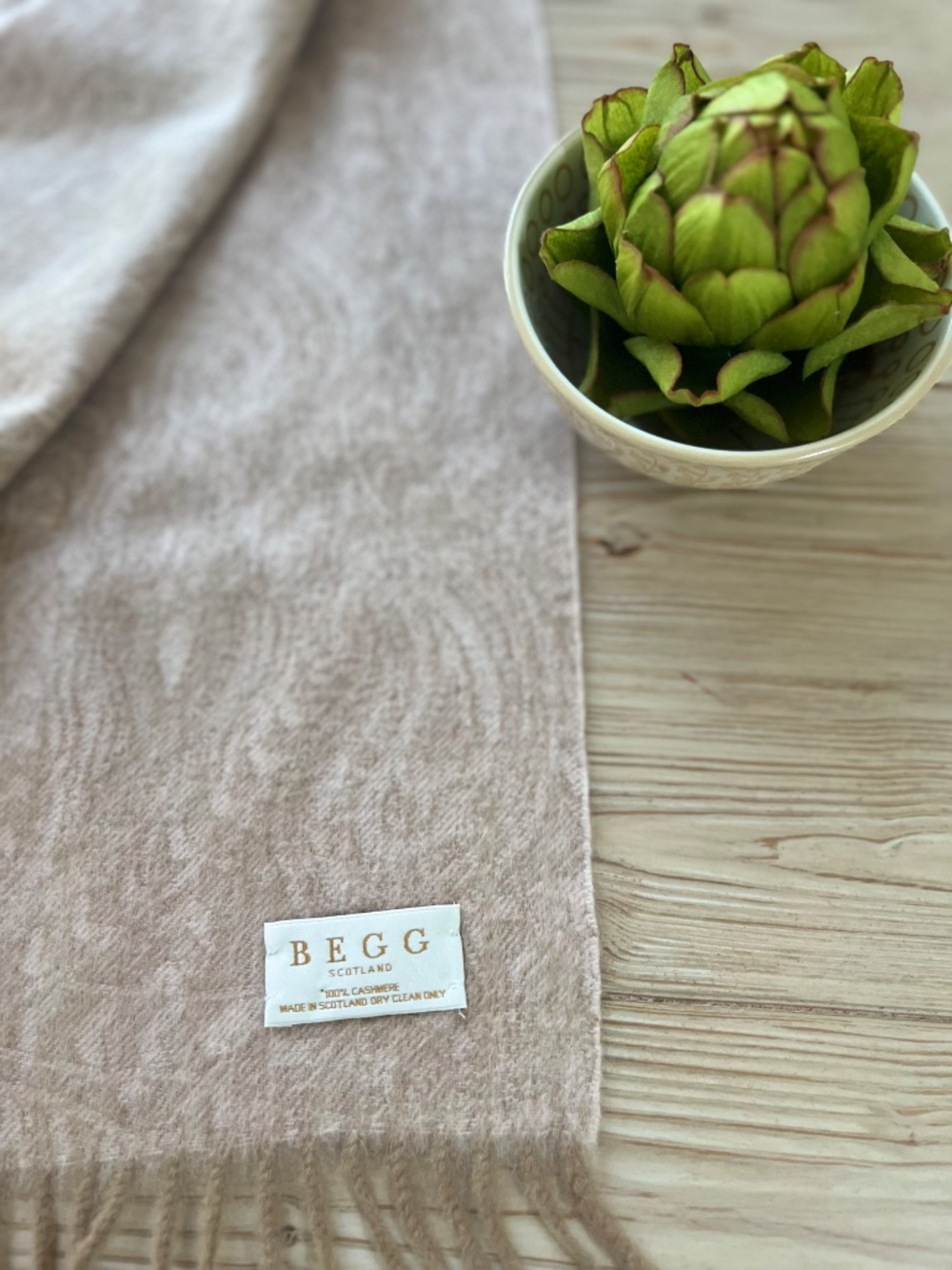 Begg & Co Scotland 100% Cashmere Paisley Scarf Oatmeal Beige Fringe - Picture 4 of 5